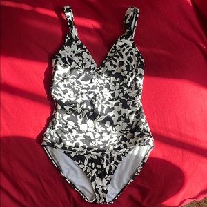 Cute full body bathing suit !